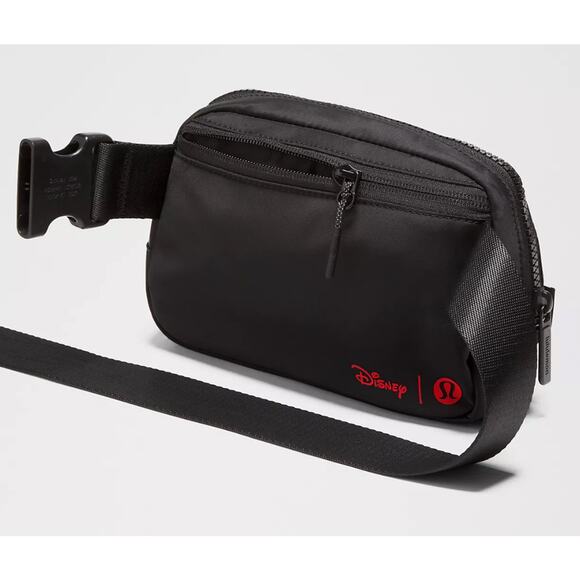 Disney x lululemon Everywhere Belt Bag Long Strap 1L Mickey in Motion NEW w Tags - Picture 3 of 4